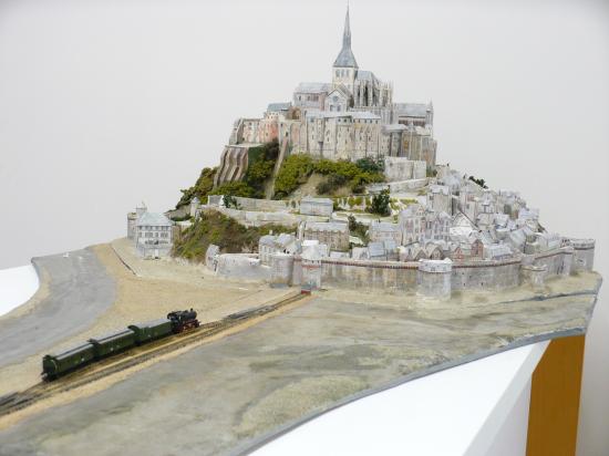 Le petit train du Mt St Michel